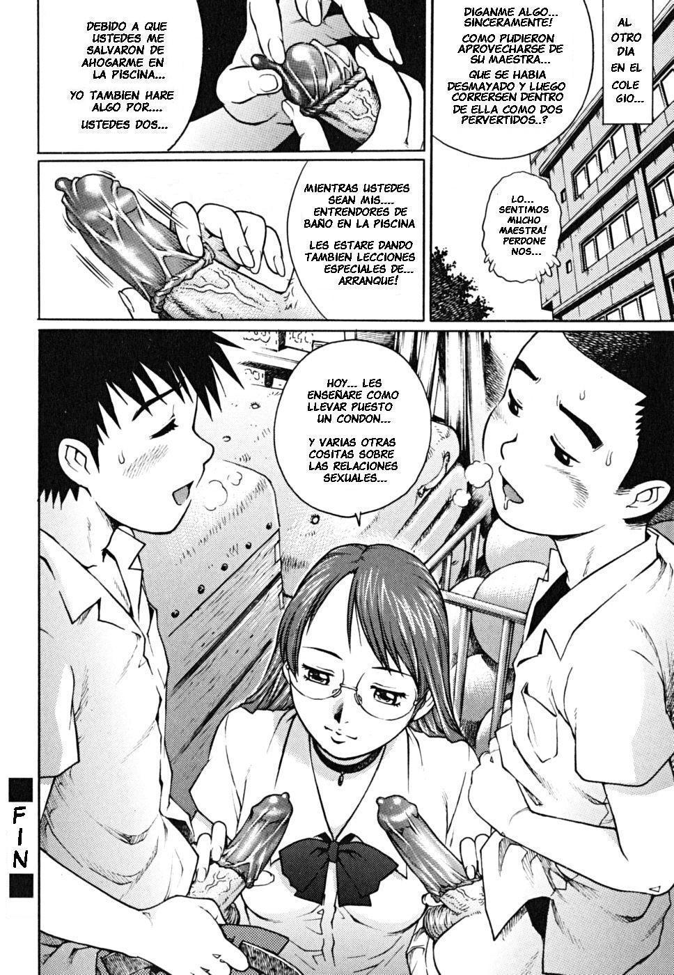 Deliciosa maestra aprendiendo natacion